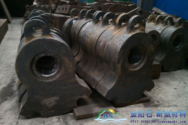 石英石破碎需要什么材质的破碎机锤头？